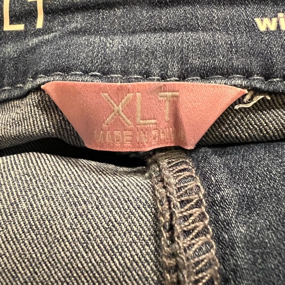 Laurie Felt Los Angeles Silky Flare with Vital Stretch Technology Jeans - Picture 6 of 15